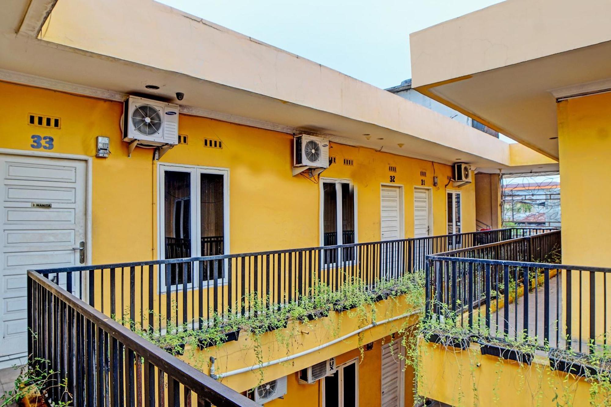 Oyo 91418 Kantil Homestay Syariah Sunggal Exteriér fotografie